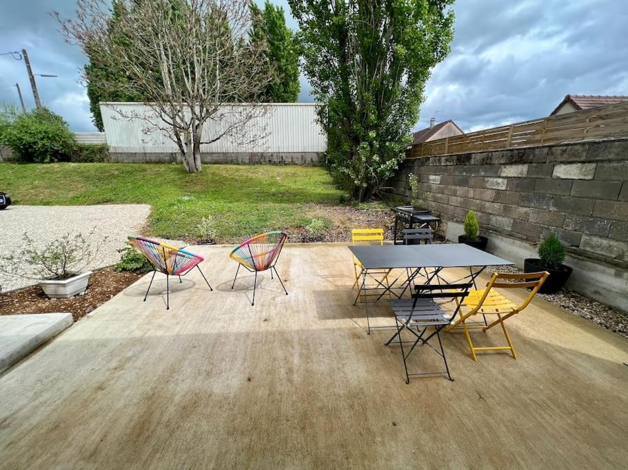 Logement De Plain-Pied Avec Jardin, Terrasse Gurgy エクステリア 写真