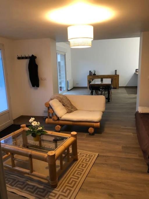 Logement De Plain-Pied Avec Jardin, Terrasse Gurgy エクステリア 写真