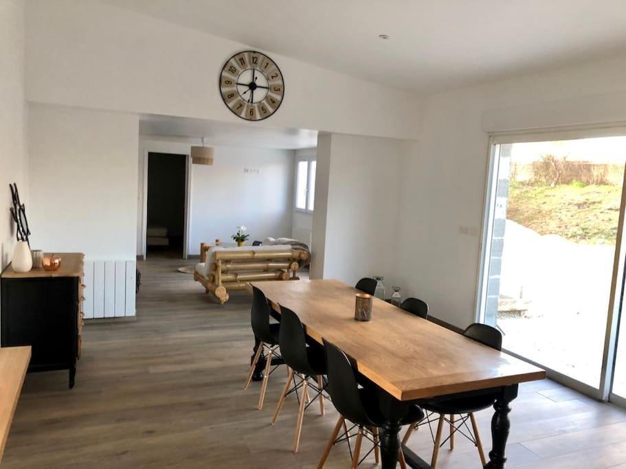 Logement De Plain-Pied Avec Jardin, Terrasse Gurgy エクステリア 写真
